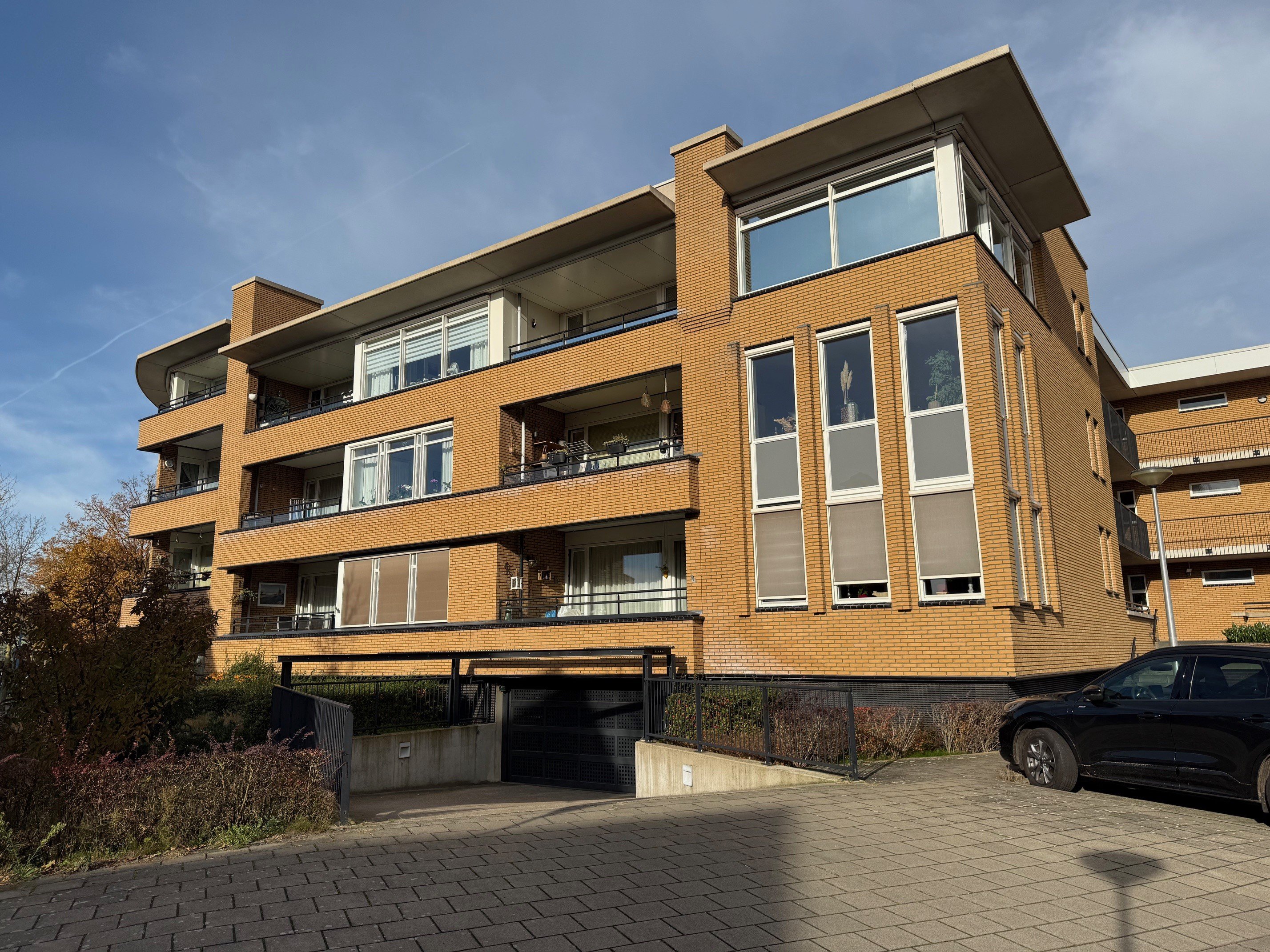 homes for rent on Emmastraat 295